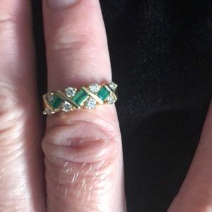 💚PRICE DROP 💚Emerald and diamond ring in y 14k